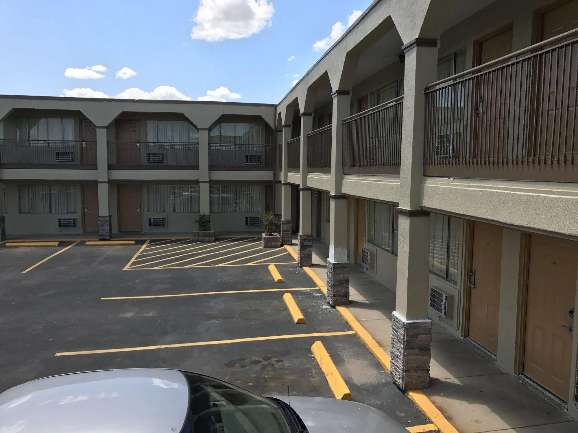 Hutchinson Inn エクステリア 写真