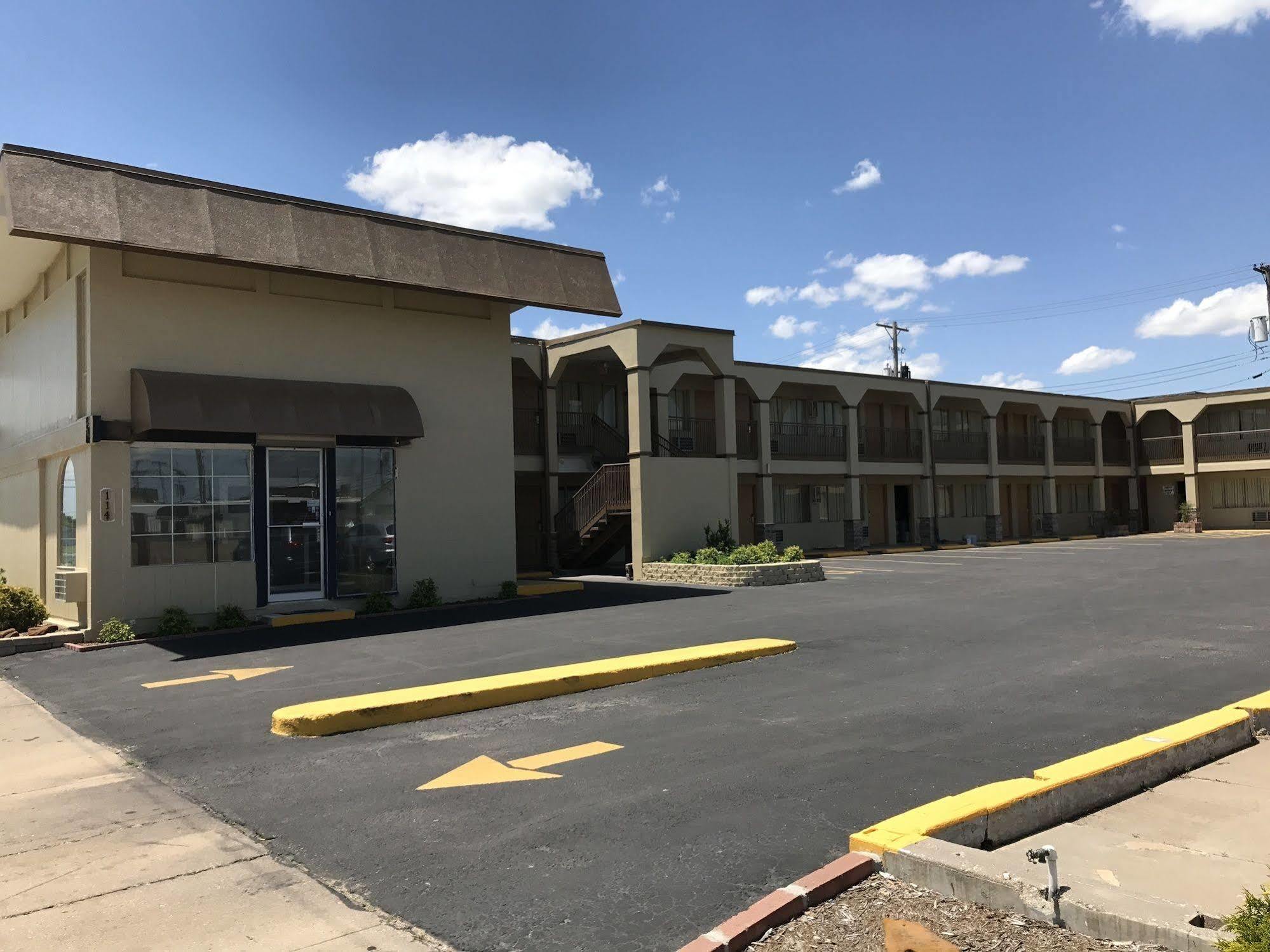 Hutchinson Inn エクステリア 写真