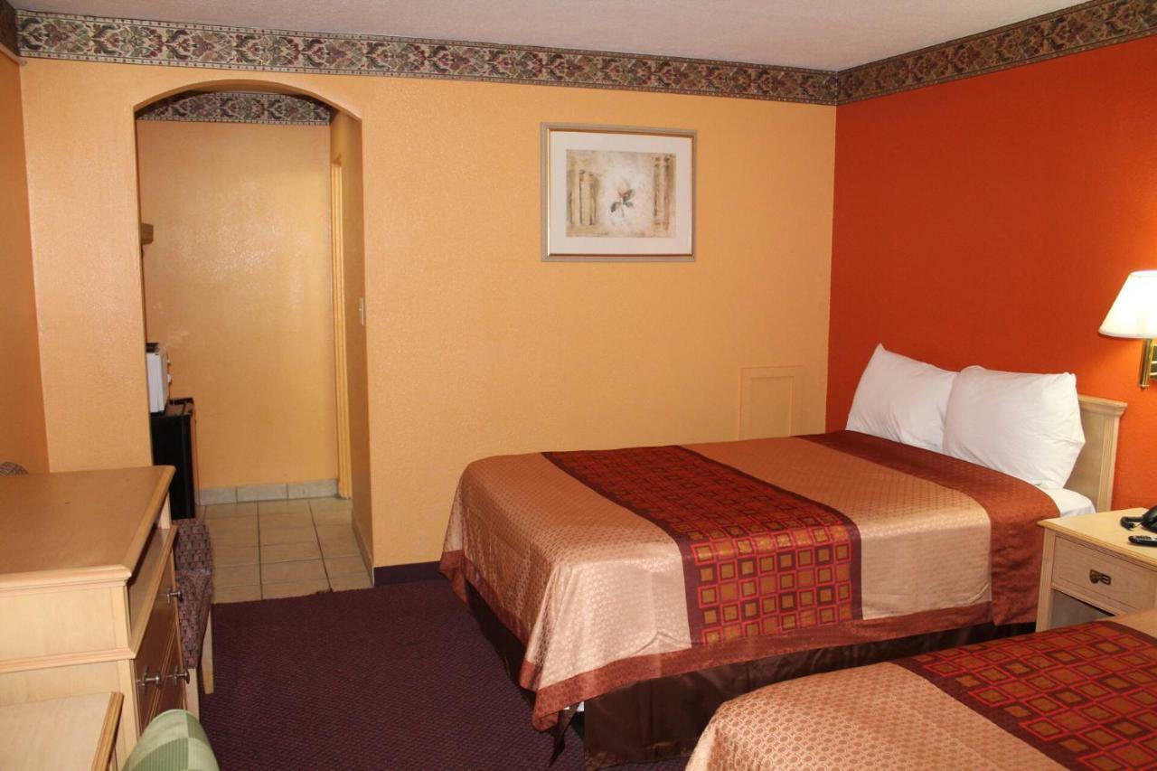 Hutchinson Inn エクステリア 写真