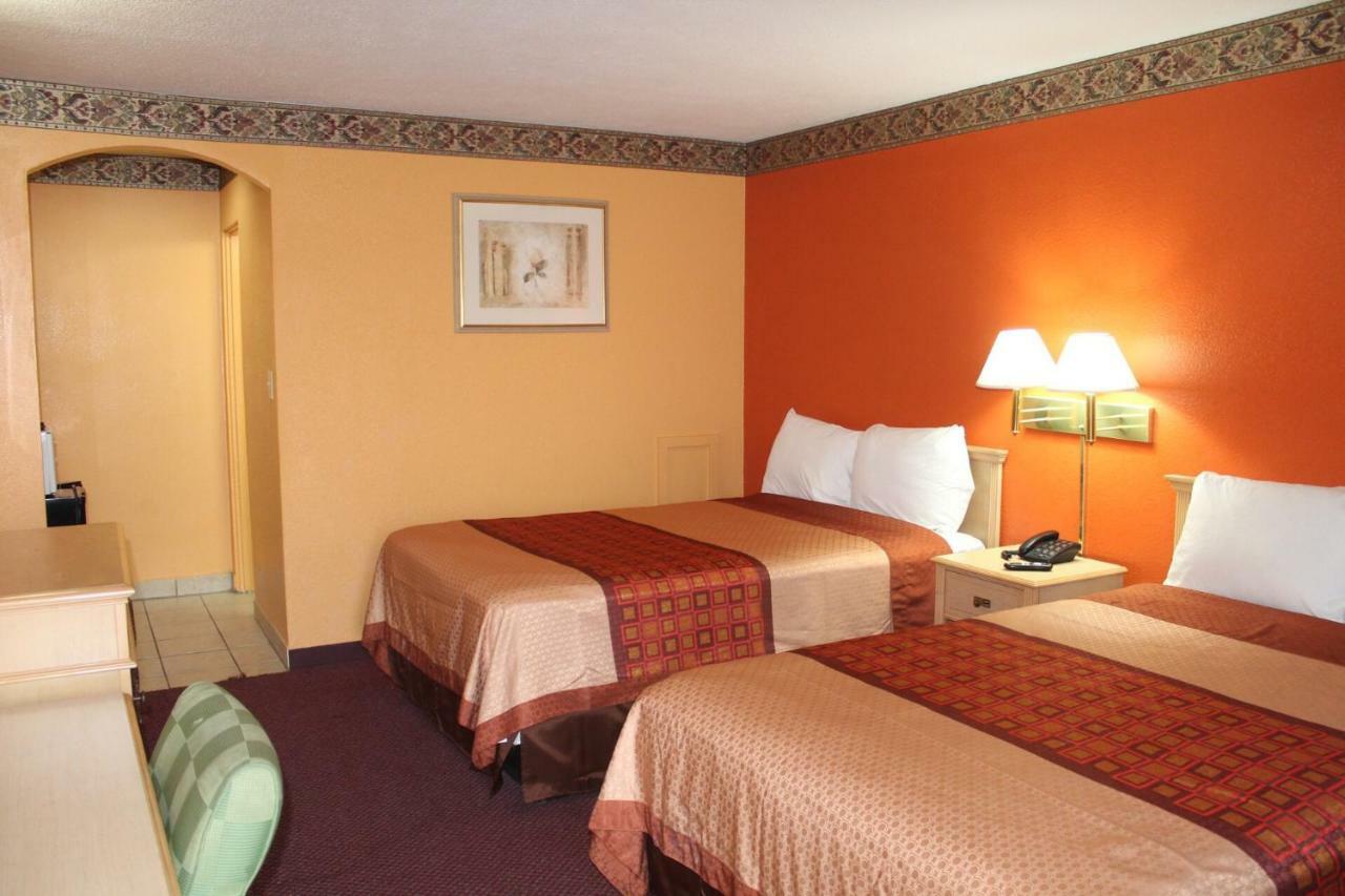 Hutchinson Inn エクステリア 写真