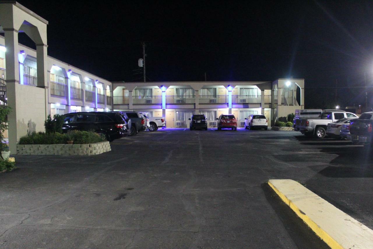 Hutchinson Inn エクステリア 写真