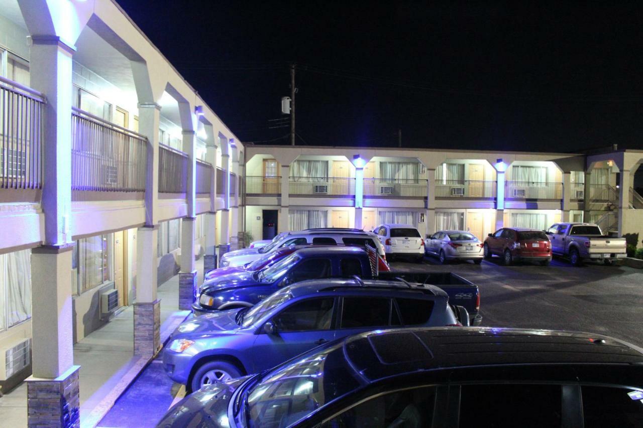 Hutchinson Inn エクステリア 写真