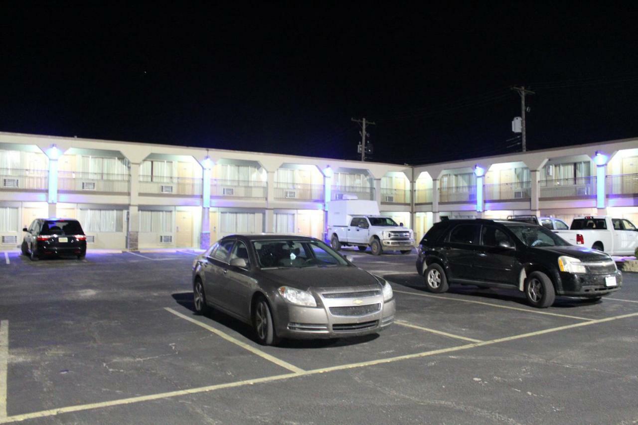 Hutchinson Inn エクステリア 写真